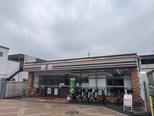 セブンイレブン東浦和駅前店　700ｍ