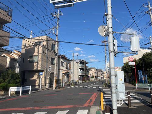 前面道路（2026年8月撮影）