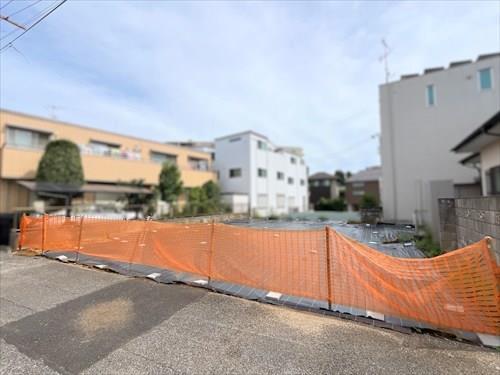 現地全体(対象地：右側)