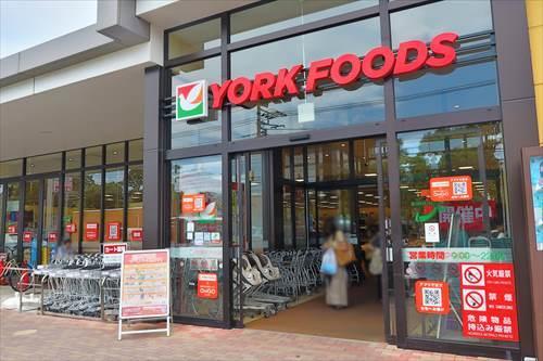 ヨークフーズ六浦店まで880m