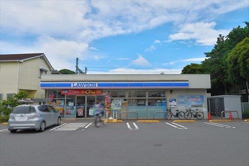 ローソン六浦東三丁目店まで600m
