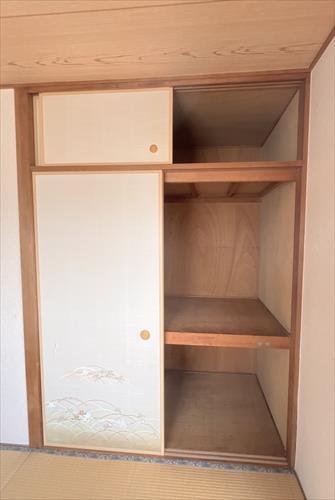 押入(東側和室）