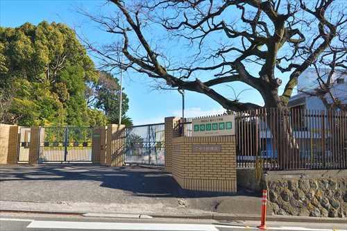 さゆり幼稚園まで670m