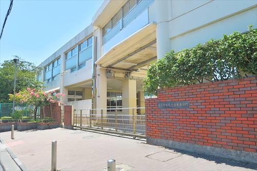 横浜市立岡村中学校まで590m