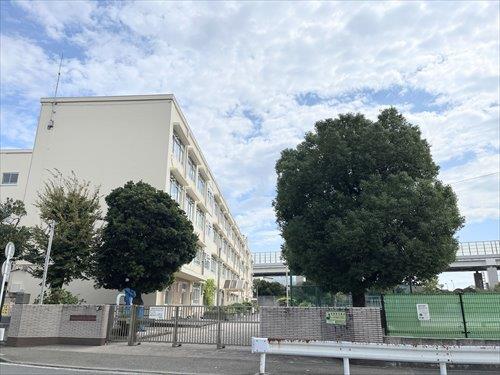 横浜市立本牧南小学校まで700m