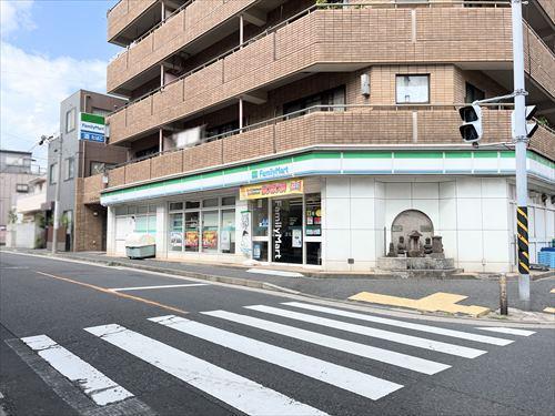 ファミリーマート本牧大里町店まで90m