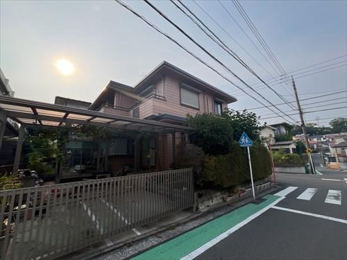 東側からの外観