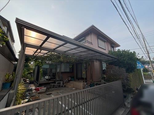 東側からの外観