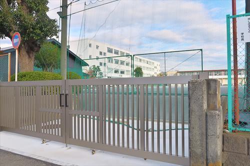 横浜市立中沢小学校まで760m