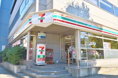 セブンイレブン横浜山下町店70m