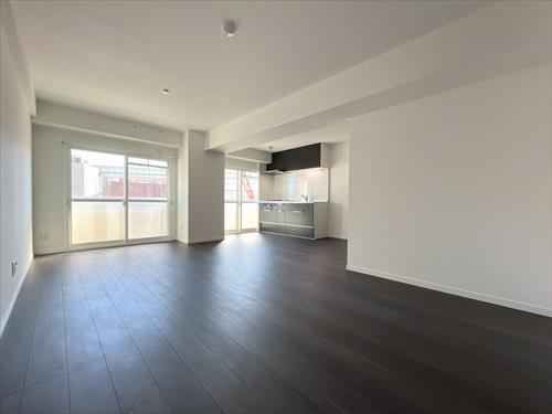 キッチンとリビングダイニング