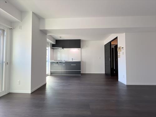 キッチンとリビングダイニング