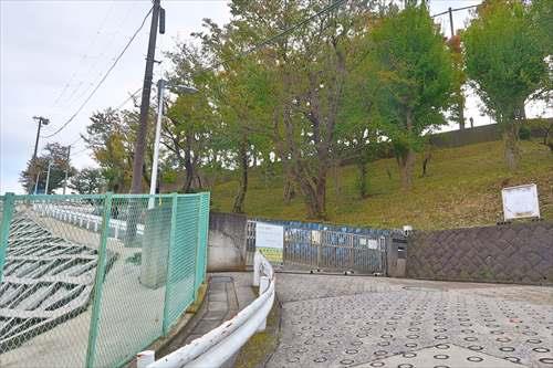 横浜市立仲尾台中学校まで830m