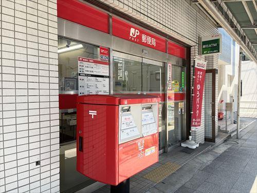 横浜山元町郵便局まで560m