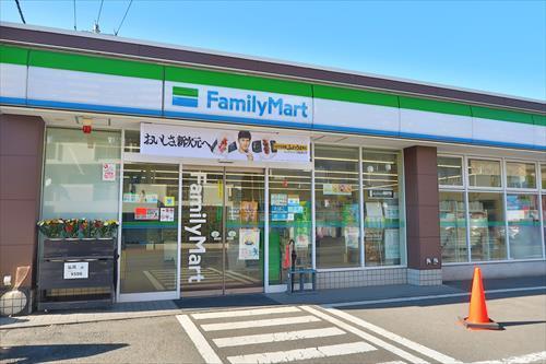 ファミリーマート新井町店まで270m