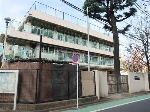 北区立岩淵保育園まで520m