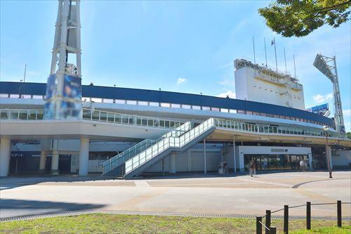 横浜スタジアムまで820m