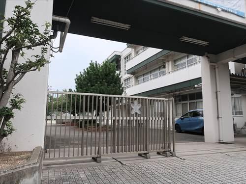 横浜市立岡野中学校まで1040m