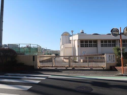 横浜市立港南中学校まで1230m