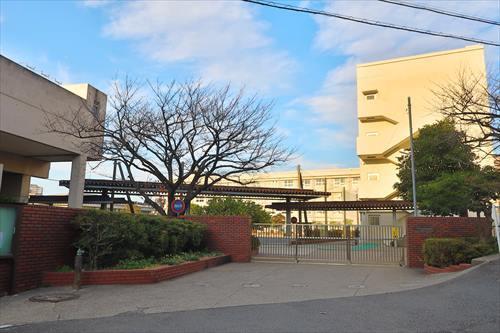 横浜市立西柴中学校まで720m