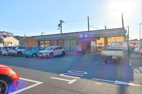 セブンイレブン横浜片吹店まで810m