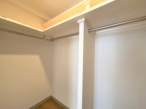 洋室（約6帖）ウォークインクローゼット