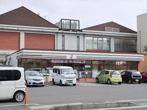 セブンイレブン藤沢片瀬店まで630m