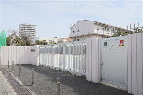 私立湘南白百合学園小学校340m