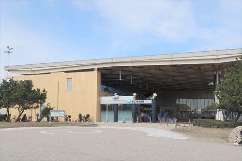 新江ノ島水族館まで690m