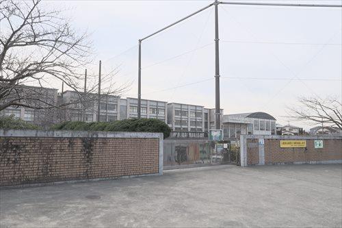 藤沢市立片瀬中学校まで1940m