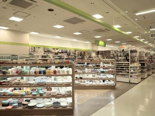 Seriaフジ横浜南店まで760m