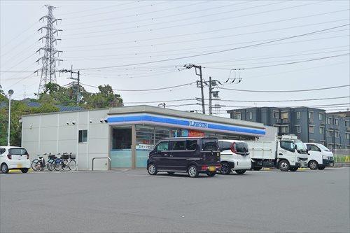 ローソン横浜鴨居町店まで850m