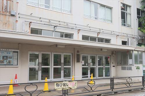 文京区立千駄木小学校まで410m