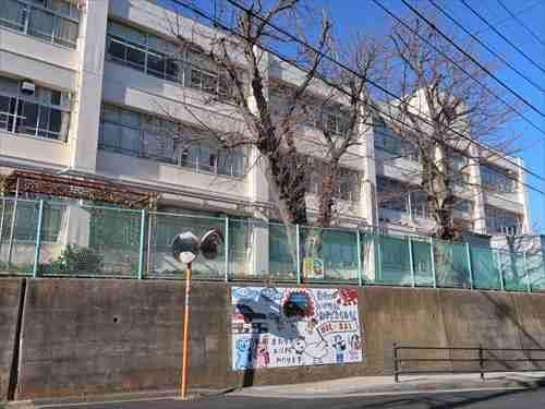 横浜市立永谷小学校まで580m