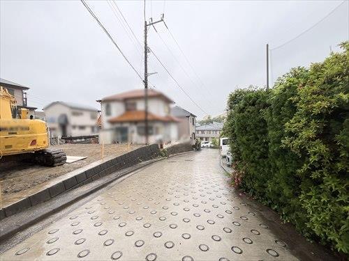 北西側前面道路（2026年5月撮影）