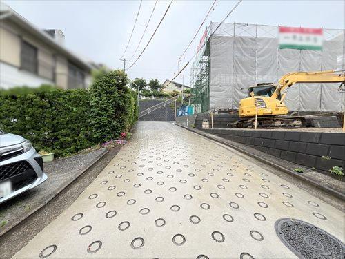 北西側前面道路（2026年5月撮影）