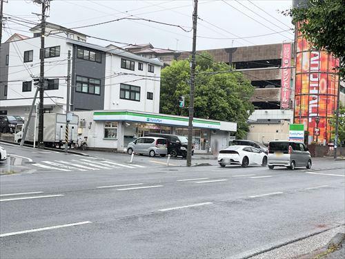 ファミリーマート日野南三丁目店270m