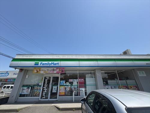 ファミリーマート舞岡町店まで560m