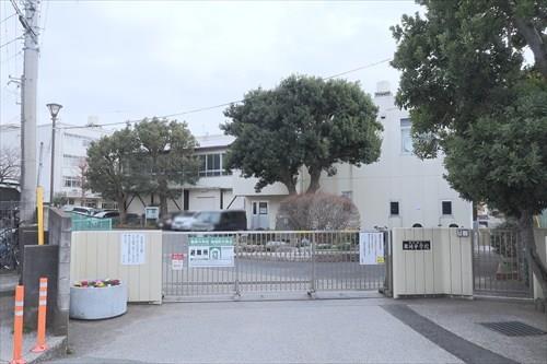 横浜市立舞岡中学校まで840m