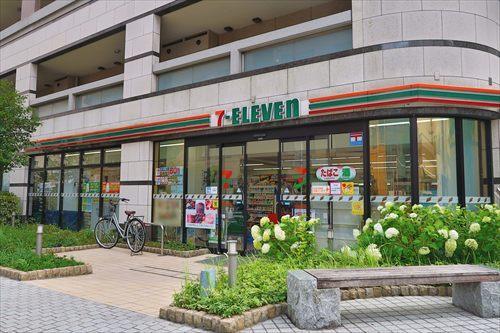 セブンイレブン横浜元浜町3丁目店70m