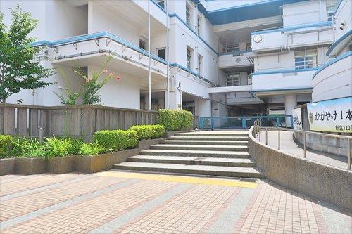 横浜市立本町小学校まで1510m