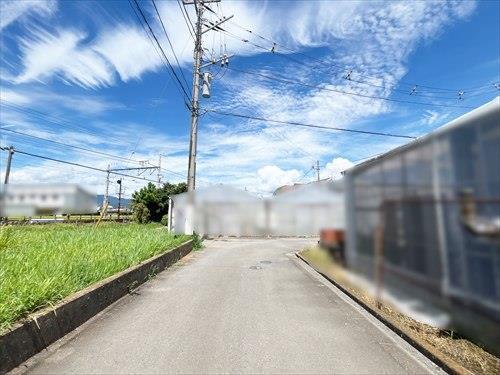南東側前面道路（2026年8月撮影）