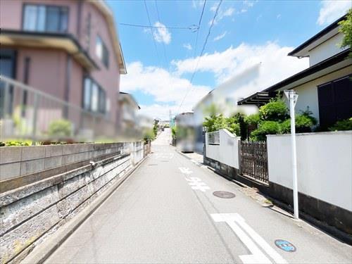 北西側前面道路(2026年7月撮影)
