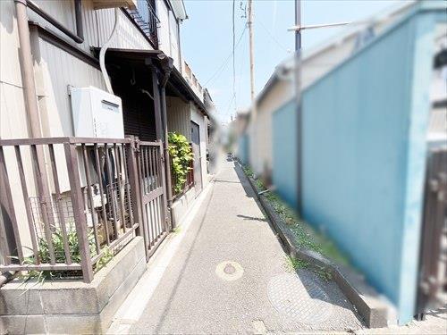 現地横通路2026年7月撮影）