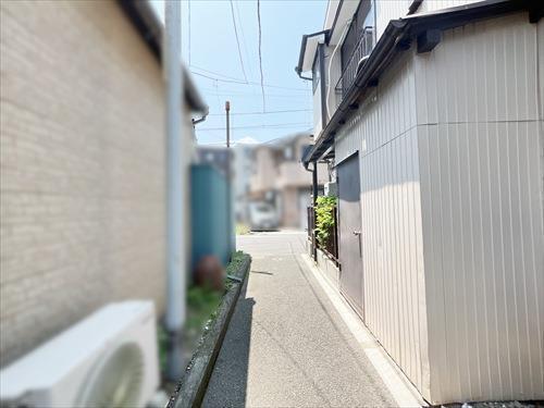 現地横通路2026年7月撮影）