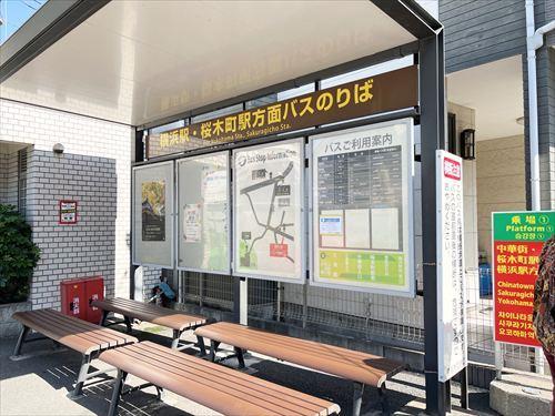 バス停「三溪園入口」徒歩11分