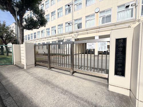 横浜市立上郷中学校まで1820m