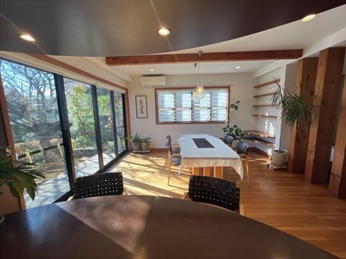 キッチンからダイニング