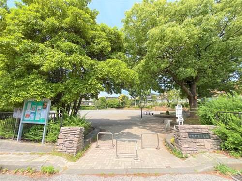 小机町第三公園まで60ｍ