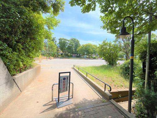 小机町第三公園まで60ｍ